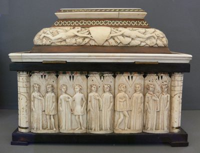 Northern Italy (Embriachi workshop): Jewellery Casket with Couples of Lovers; late 14th century; bone on wood, intarsia. Skulpturensammlung (inv. no. 690; acquired in 1835 for the Royal „Kunstkammer“ collection), Bode-Museum Berlin.